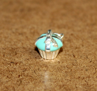 Tiffany & Co. カップケーキチャーム Tiffany & Co. Sterling Silver Blue Enamel Cupcake Charm w