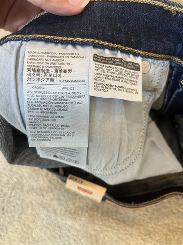 Pantaloncini Levi's High Rise taglio sfilacciato blu denim 28 - Foto 5 di 9