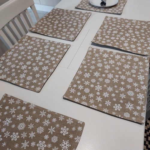 6 Christmas Placemats Snowflake Design Plain Back Reversible Ideal Every Day Too - Picture 8 of 9