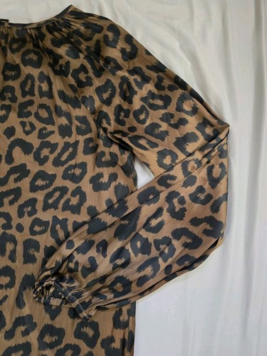 Blusa Top Banana Republic Mujer Pequeña Marrón Negra Estampado Guepardo Cuello en V Elastizada - Imagen 13 de 14