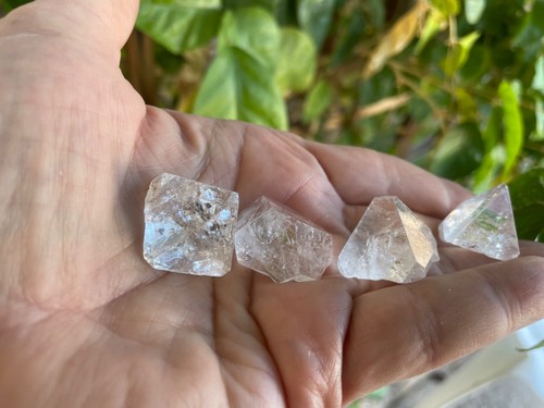 One Apophyllite Point 15-20mm Reiki Healing Crystal Stargates Astral Travel - Picture 22 of 23