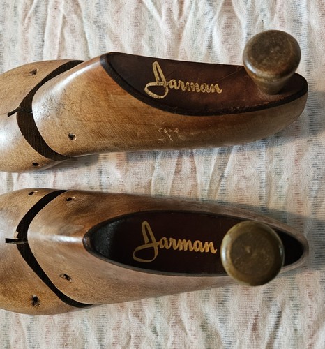VINTAGE Jarman/Genesco pair of Wooden Shoe Stretchers Size 7D Right & Left - Picture 3 of 5