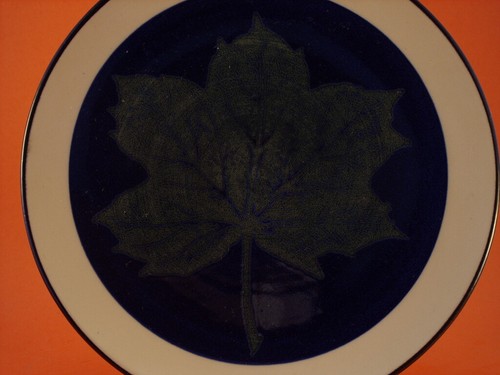 Vintage Swedish Ceramic Plate Arstallrik 1976 "Maple" - Picture 2 of 3