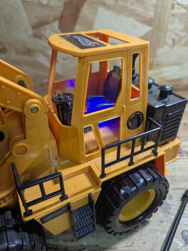 Top Race 8 Channel Full Functional RC Excavator Backhoe Loader, Tractor 1:18 - Picture 4 of 13