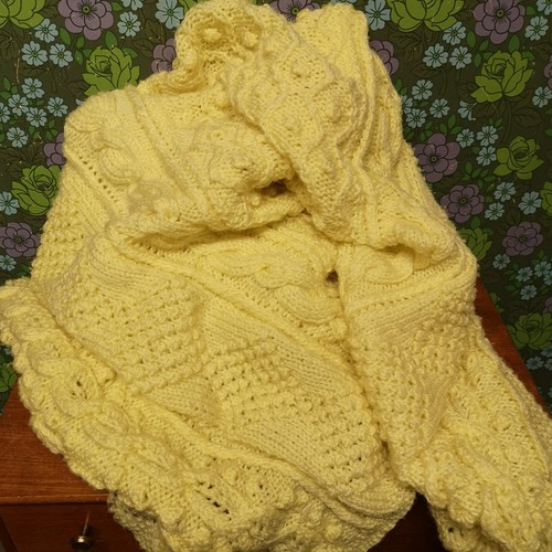 Chunky Yellow Knitted Crochet Cable Pattern Blanket Throw - mark on edge - Picture 8 of 11