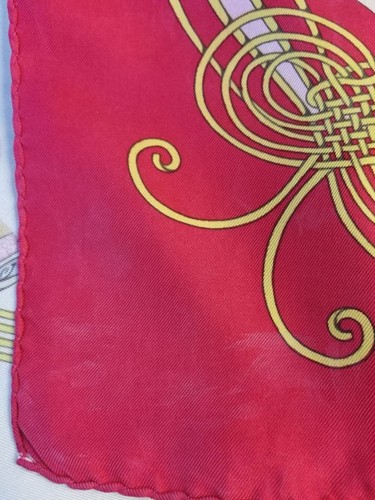 Sciarpa di seta Hermes Carré 90 Les fantaisies du Roy rossa senza scatola usata. - Foto 5 di 14