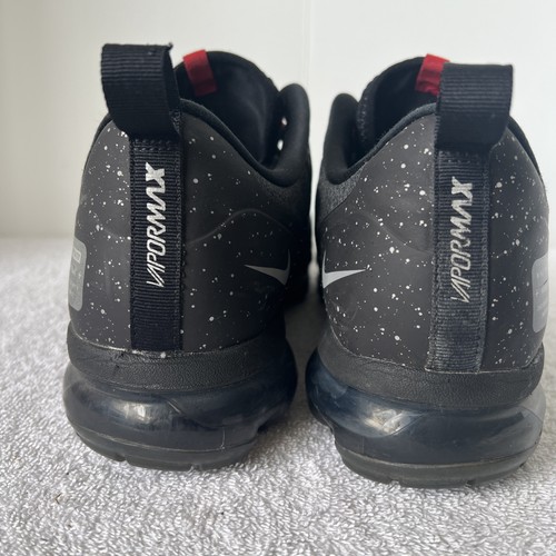 Nike Air Vapormax Run Utility Hombres Talla 9.5 Zapatilla Reflectante Negro Rojo AQ8810-001 - Imagen 4 de 14
