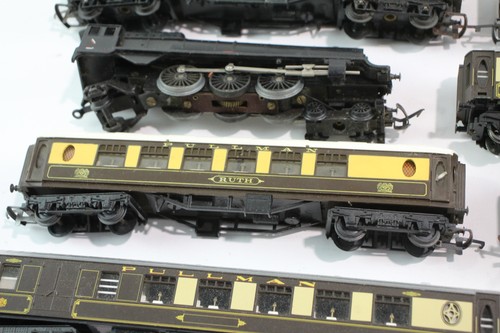 Triang OO Gauge Model Railways Princess E Locomotive Pullman Carriages - Picture 4 of 9