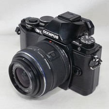 OLYMPUS OM-D E-M10 Mirrorless Camera with M.ZUIKO 14-42mm II R Lens Set