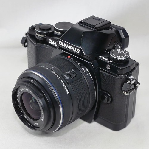 OLYMPUS OM-D E-M10 Spiegellose Kamera mit M.ZUIKO 14-42mm II R Objektiv Set - Bild 1 von 11