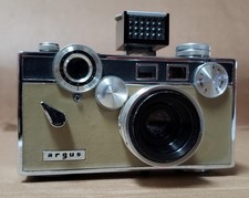 ARGUS C3 35MM CAMERA W/ CASE  N277 V