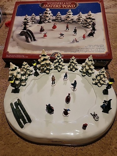 Animated Christmas Wonderland Skater Pond Fantasy LTD 8 Songs VINTAGE 1996 WORKS - Picture 1 of 13