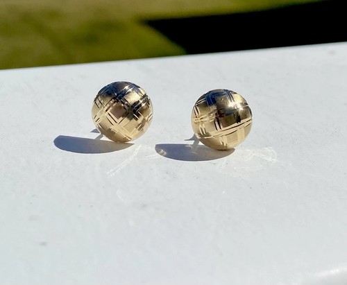Vintage 14k massiv Gold strukturierte Kuppel Kugel Ohrringe mit 14k Rücken (getestet)