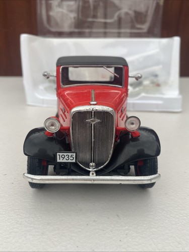 Unique Replicas 1/24 76402 1935 Chevrolet 1.5 Ton Sedan Delivery Truck MEGA RARE - Picture 15 of 24