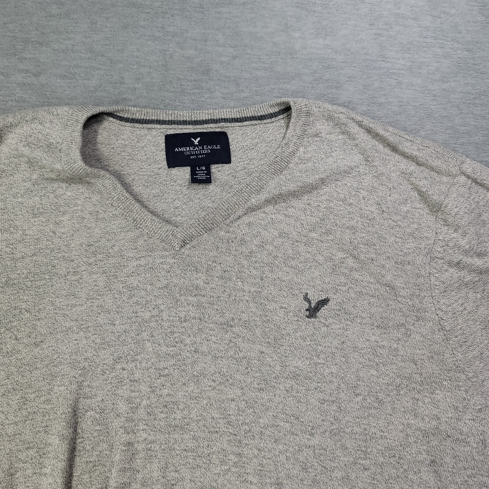 American Eagle Sweater Mens Large Gray Lightweight V-Neck Cotton Logo