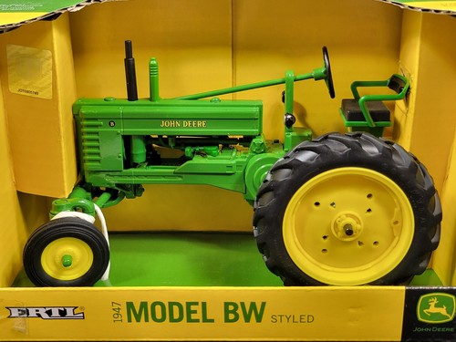 Ertl Tomy JOHN DEERE 1947 Model BW Styled Tractor 1/16 Diecast 45300 New! - Picture 2 of 13