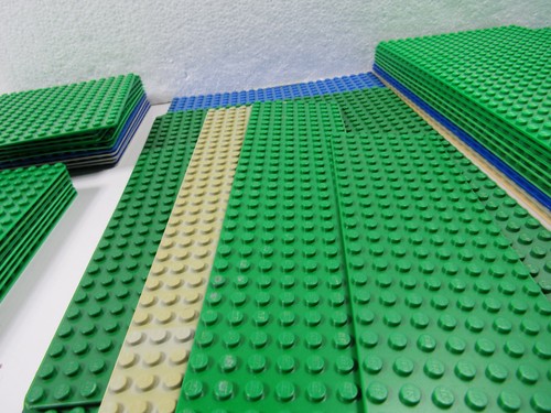 Lot Of 42 LEGO Base Plates of various sizes. Mostly green or blue, one city. - Picture 16 of 21