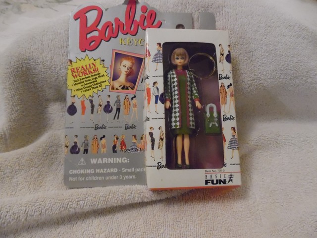 1995 VINTAGE MATTEL BARBIE DOLL 1965 STYLE POODLE PARADE COLLECTIBLE KEYCHAIN