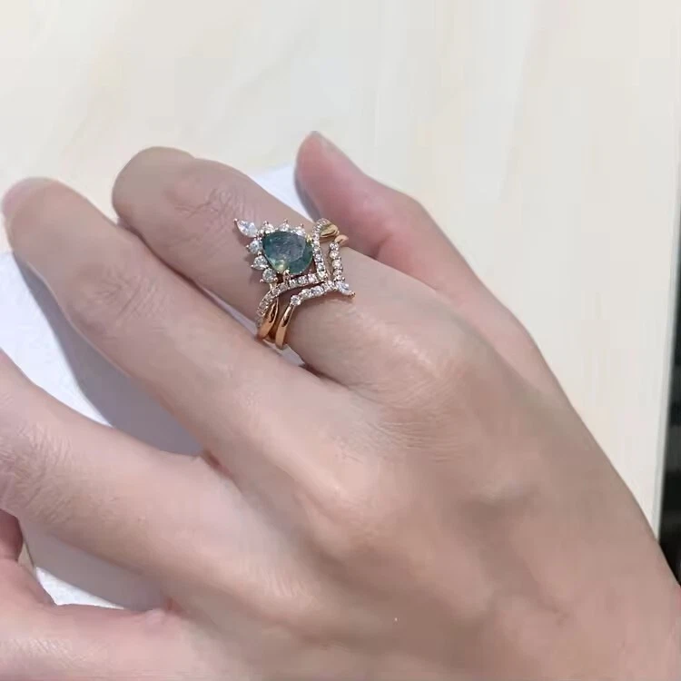 Juego de anillos de compromiso de ágata y moissanita musgo creado en laboratorio corte pera en plata 925 Foto 4 de 4