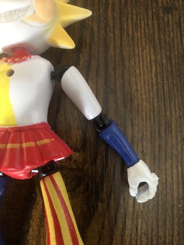 Five Nights At Freddy’s Sundrop 14cm Figure Model lights up!  - Bild 6 von 13