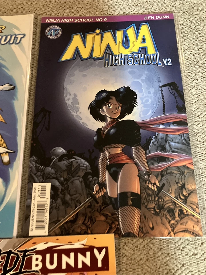 Lote de 3 histórias em quadrinhos da Antarctic Press Gold Digger Ninja High Scool Blade Bunny - Imagem 3 de 4