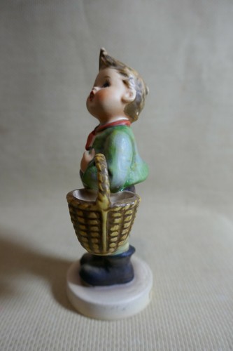Figura vintage de niño Goebel Hummel Village #52 2/0 TMK 4 - Imagen 4 de 5