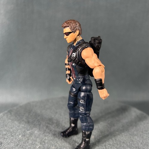 Marvel Universe The Avengers Hawkeye 3.75 Inch Action Figure 2011 Hasbro - Picture 15 of 18