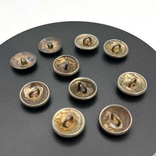 Set of 10 Vtg Domed Buttons – 8 from Buffalo Nickels + 2 Rosette Buttons (SPa) - Foto 7 di 8