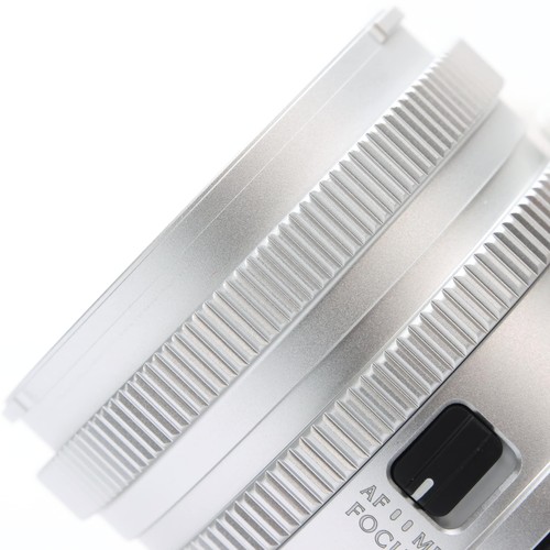 Sigma 45mm F/2.8 DG Contemporary Silver (for L mount) -Near Mint- #234 - Picture 10 of 12