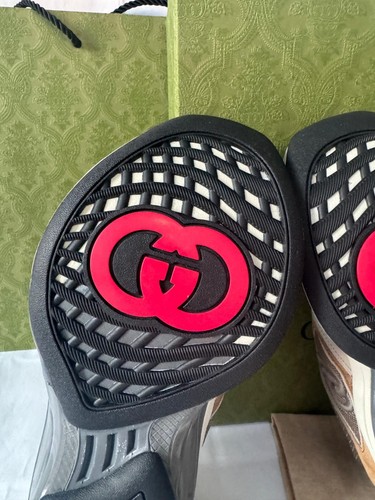 Sneakers Gucci Run 41 Eu new and authentic with box and labels logo monogramma - Foto 15 di 20