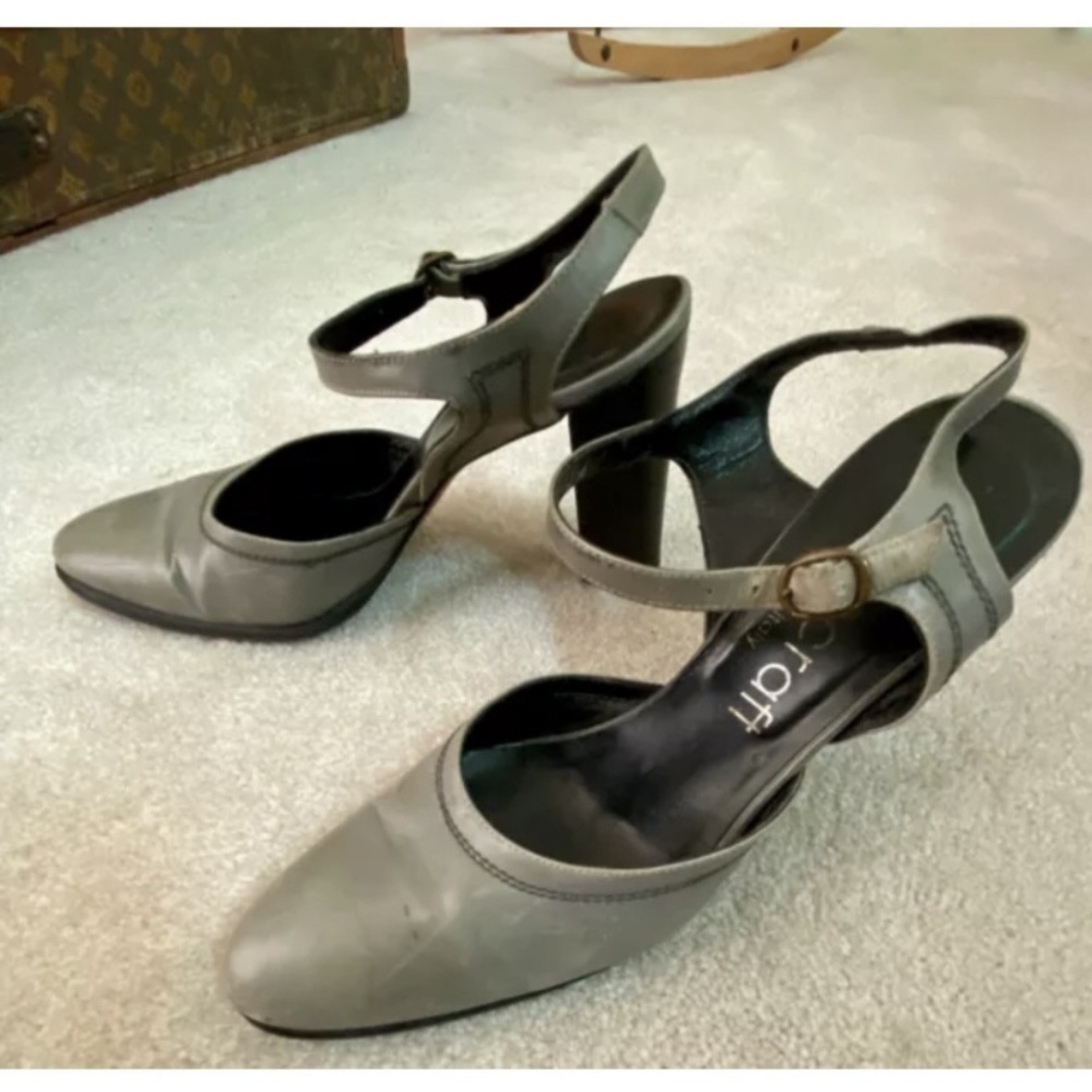 VINTAGE 1970s GRAY LEATHER HEELS ANKLE STRAPS NEI… - image 1
