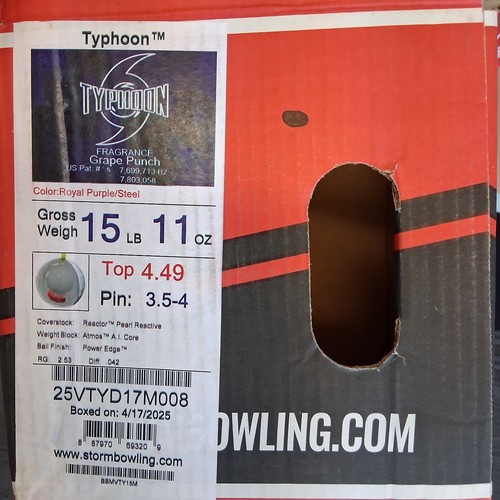 Storm Typhoon bowling ball 15 LB. 11OZ 1ST QUALITY MIDWEIGHT new in box #008 - Imagen 2 de 6