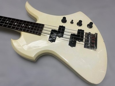 Fernandes Mockingbird Bass weiß Japan Vintage mit Koffer