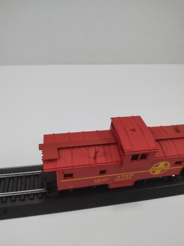 AHM Vintage Santa Fe Railroad Red Caboose ATSF 999246 HO Scale Model Train C-6 - Picture 2 of 4