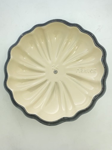 Le Creuset Signature Pumpkin Cocotte 24cm 9.5" Sea Salt Enamel Cast Iron 4 Qt - Picture 5 of 5