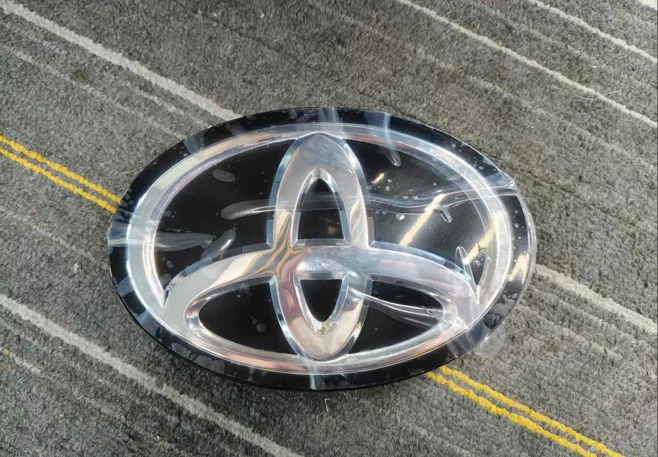 For TOYOTA COROLLA 17-19 Emblem RAV4 AVALON 15-18 C-HR 17-19 Front Grille Logo Foto 3 de 4