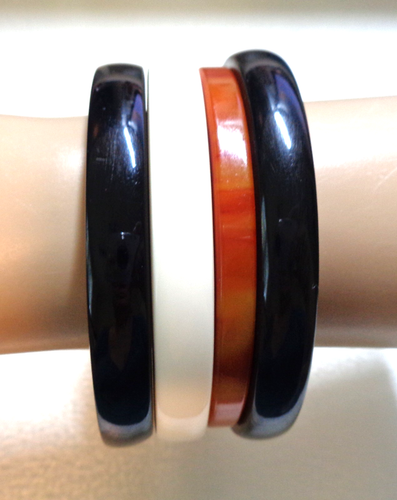Vintage, Multicolor, Set alter Kunststoff Armreif Armbänder.