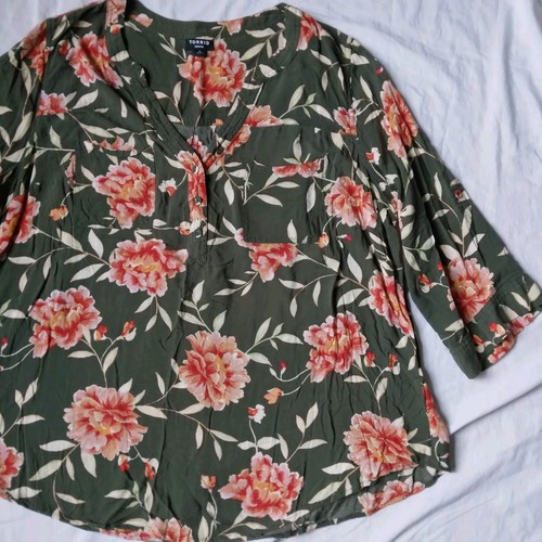 Torrid Harper Green Orange Floral Rayon Pullover Blouse Roll Tab Womens 2 2X - Picture 4 of 16