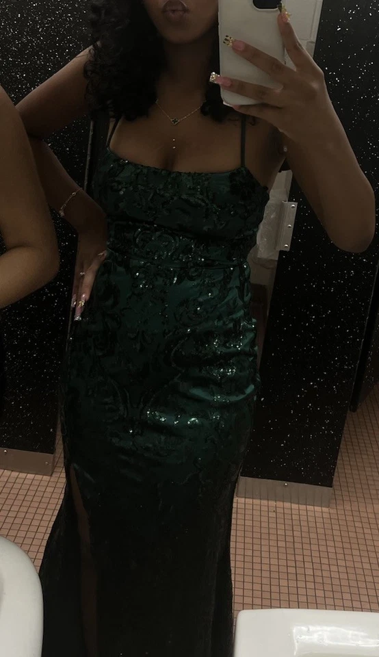 Emerald Green prom Dresses Size Small Worn Once In perfect Condition  - Image 3 of 4