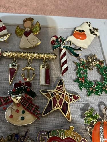 LOT OF 47 GOLD TONE 'ENAMEL' BROOCHES, ASSORTMENT, VINTAGE-NOW - Picture 13 of 24
