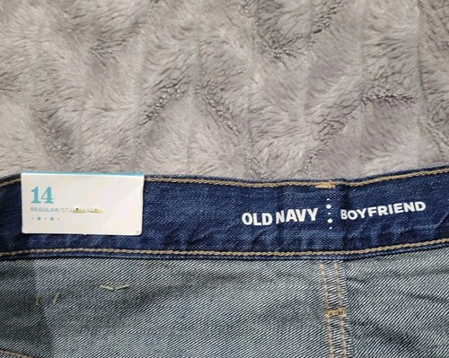 Old Navy Womens Size 14 Boyfriend Blue Denim Shorts Rolled Cuff Distressed NWT - Picture 3 of 5