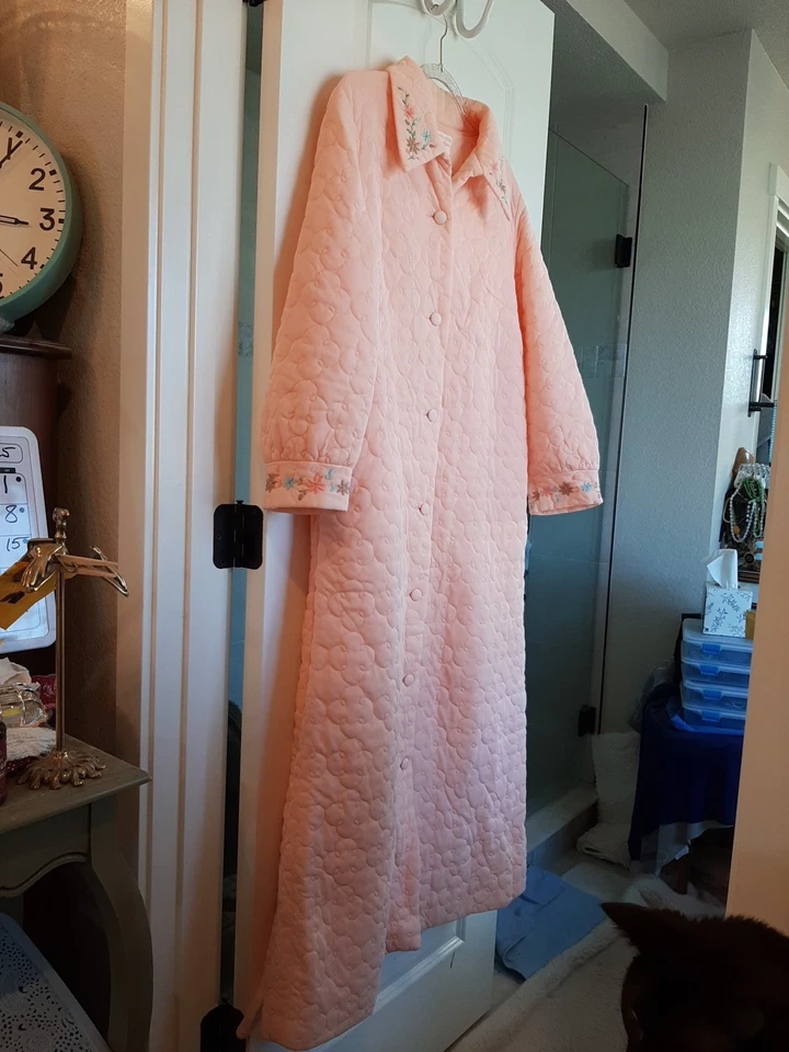 Abrigo largo vintage acolchado de satén melocotón con cinturón para mujer talla 40 ¡HERMOSO!! Foto 2 de 4