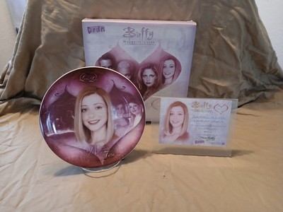 BUFFY THE VAMPIRE SLAYER LIVES & LOVES COLLECTOR PLATE - WILLOW & TARA #316/2000