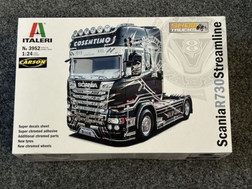 Italeri 3952 - Scania R730 Streamline Show Truck, Modellbausatz 1:24 - Neu / OVP - Picture 1 of 3