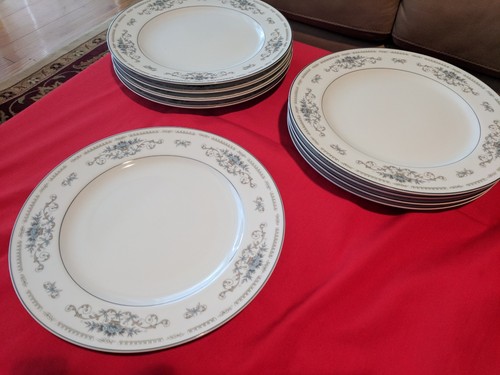 Wade Diane Fine Porcelain China Japan Dinner Plate 10 1/4 inch. Nine (9) avail. - Picture 6 of 10