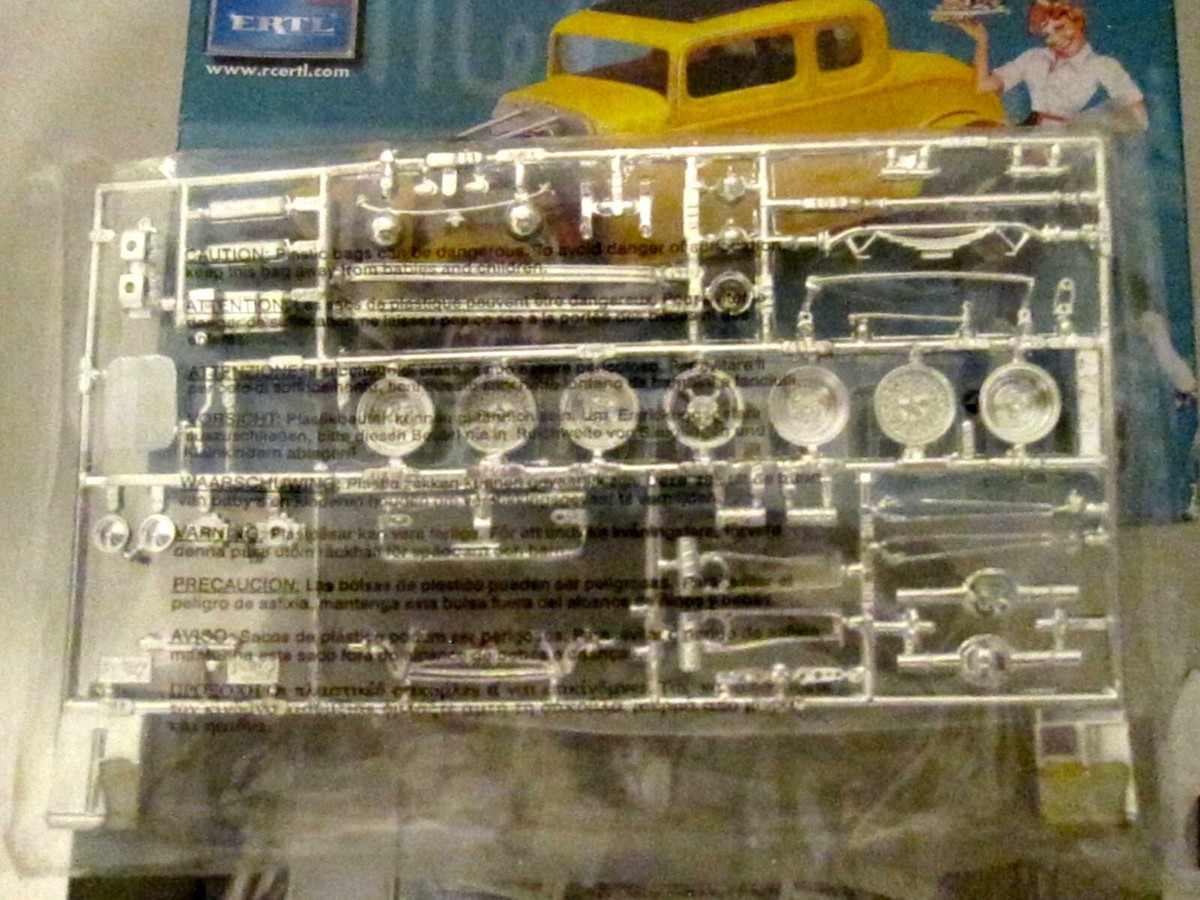 プラモデルAMT 1932Deuce Coupeアメリカングラフィティー 1 25th AMT ERTL American Graffiti 1932 Deuce Coupe for sale