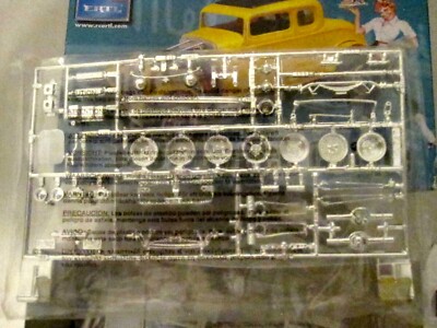 プラモデルAMT 1932Deuce Coupeアメリカングラフィティー AMT ERTL American Graffiti 1932 Deuce Coupe 1/25 PARTS BAGS