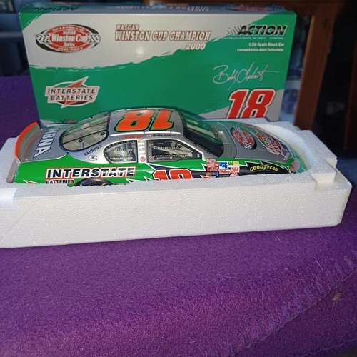 BOBBY LABONTE #18 INTERSTATE BATTERIES/THE VICTORY LAP/ 2003 MONTE CARLO - Picture 4 of 10