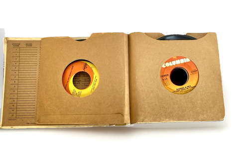 Vintage 45 rpm Record Album, Full of Mixed 1950's - 1970's Records - Imagen 1 de 20