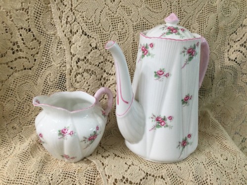 Vintage Shelley zierliche Braut Rose 2 Lot Tee/Kaffee Servierer Bone China + SAHNEKÄNNCHEN - Bild 8 von 10